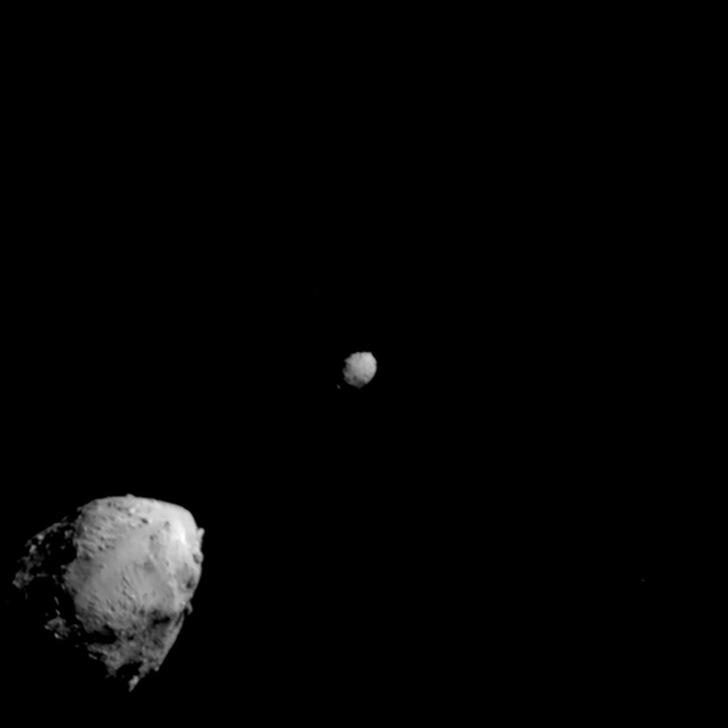 Final images in B&W from NASA's DART spacecraft, which slammed into an asteroid.